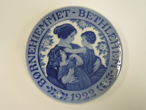 Royal Copenhagen
Commemorative Plate
# 205
Child home Bethlehem 1922