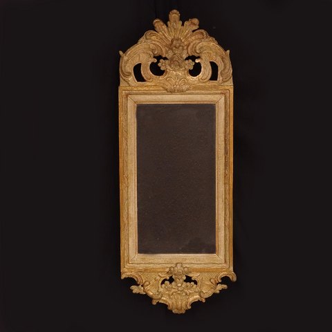 Vergoldeter gustavianischer Spiegel. Schweden um 
1780. 81x30cm