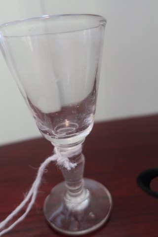 Antik schönes Glas für Weisswein 
Um 1900
