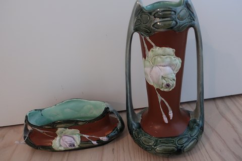 Alte schöne Majolica Vase und Gerät für Blumen-Dekoration
In gutem Zustand