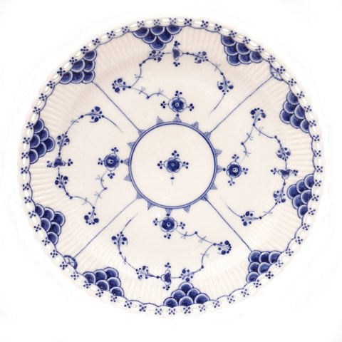 Set of eight 19th century blue fluted full lace 
plates. 1870-1890. D: 24,5cm
