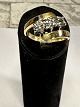 Stentoft Antik 
präsentiert: 
Brillanter 
Ring.
Gold 750 18k
Diamanten: 3 
Stk. von 0,35 
Gesamt: 1,05 
Ct. Top ...