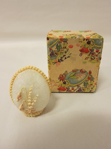Panorama-Ei, mit einer Dekoration drinnen im Ei, mit dem originalen Karton.
H: 8 cm