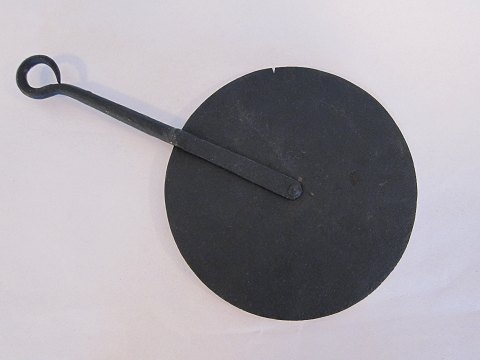 Bandeisen-Gerät
Ein altes Gerät, das bei dem Stellmacher benützt war um den Rad zu messen
Durchmesser: 16cm
