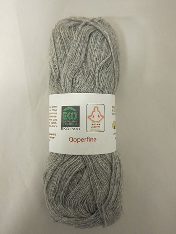 Qoperfina
Qoperfina ist ein 100 Naturprodukt von Peru, die aus den feinsten 
ökologischesen Baumwollefibern und Alpakafibern besteht, und sogar mit 
natürlichem Kupfer gemischt ist
Diese Farbe ist: Silver (Diese Farbe ist verkauft)
Knäuel mit 25 Gramm