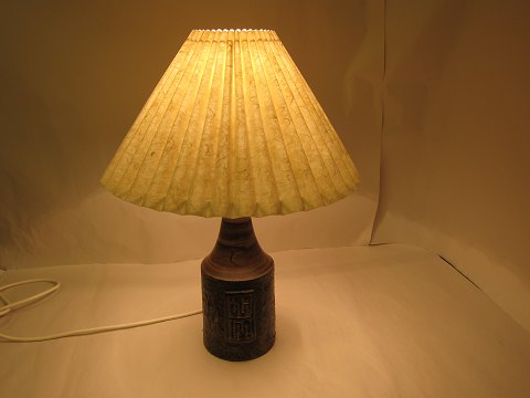 Lampe aus Keramik, echt Retro
Tischleuchte aus Keramik, signatur "Bjørn"
Die Preis ist inkl. des Schirm
Um 1970
H: Bitte sehen sie Die Fotos