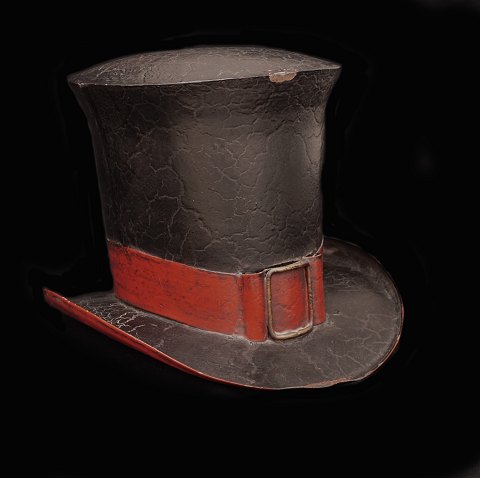 Geschäftsschild on Form von einem Hut. Frankreich 
um 1880. H: 21,5cm. L: 27cm