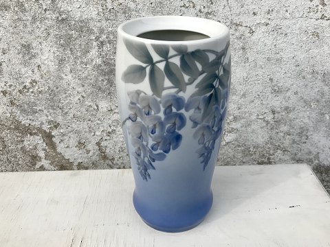 Bing & Grondahl
Vase
wisteria
# 1588/95
*900kr