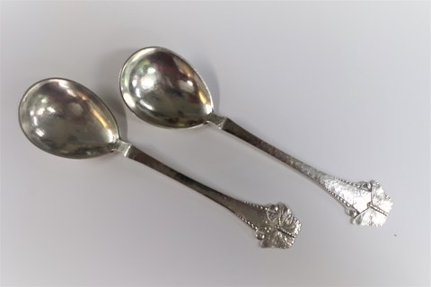 Butterfly
Silver (830)
serving spoon