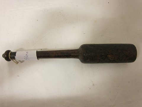 Aderlass Hammer
Der Hammer ist aus Holz und wurde beim Aderlass verwendet, - eine medizinische 
Metode, die nicht Mehr verwendet ist.