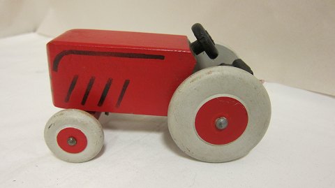Traktor aus Holz, alt
Varennr.: 5124