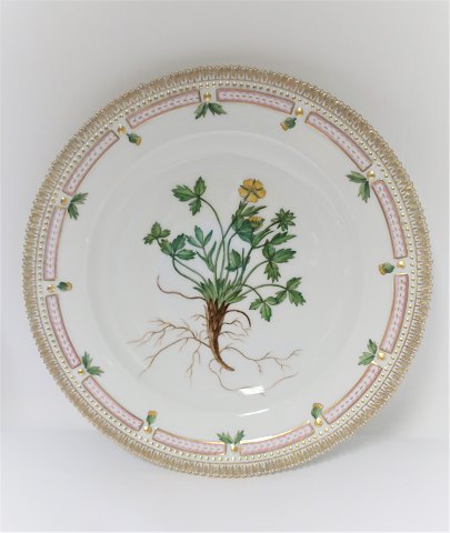Royal Copenhagen Flora Danica. Menüe Teller. Entwurf # 3549. Durchmesser 25 cm. 
(1 Wahl). Potentilla emarginata Pursh