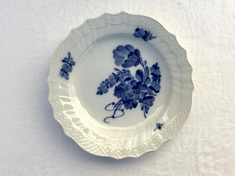 Royal Copenhagen
Curved blue flower
Cake plate
# 10/1625
*75 DKK