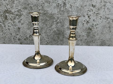 Silber
Kerzenleuchter
Svend Tox Schwert
* Gesamtpreis
1675 kr