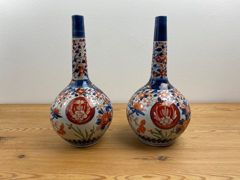 Paar schöne japanische Imari-Vasen, späte Meiji-Zeit, um 1900