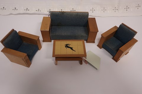 Echt retro:
Sitzgarniture, Puppenhaus Möbeln aus Tekno
Sofa, 2 Sessel/Lehnstuhl und Couuchtisch
In gebrauchtem Stande