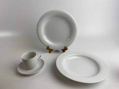 Alev Siesbye für Royal Copenhagen Leda / White - Frühstücksteller, tiefe Teller 
und Kaffeetassen mit Untertassen