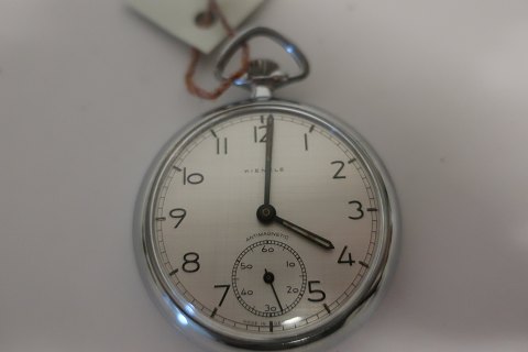 Taschenuhr
Eine schöne, alte Taschenuhr "Kienzle", Antimagnetic, Made in Germany
Der deutsche Uhrmacherfabrik hat die Wurzeln ab 1883
Wir haben eine gute Auswahl von alten Taschenuhren