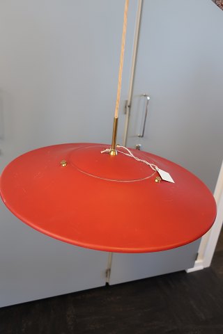 Retro Deckenleuchte mit Aufzug
Lampe aus Metal gemacht, mit Messing, rot gemalt
In gutem Stande, Funktioniert
