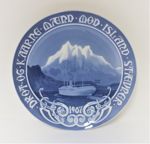 Bing & Grondahl. Memorial plaque 1907. The royal ship on the Icelandic voyage in 
1907. Diameter 23 cm.