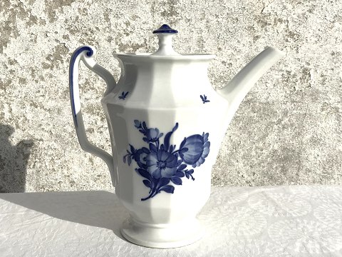 Royal Copenhagen
Edgy
Blue flower
Coffee pot
# 10/8502
* 225kr