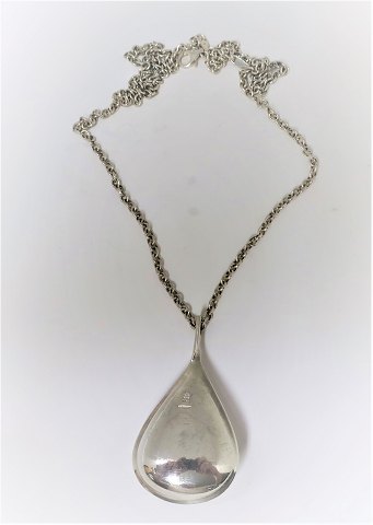 Royal Copenhagen. Sterling (925). Silver pendant with chain.