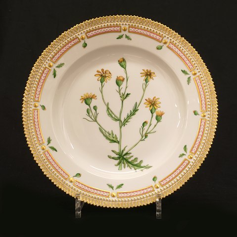 A Royal Copenhagen Flora Danica plate of 25,5cm. 
#3549