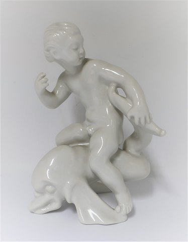 Bing & Grondahl. Porzellanfigur. Kai Nielsen. Seekind auf Delphin, blanc de 
chine. Höhe 18 cm. (1 Wahl)