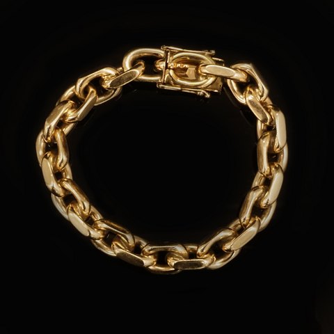 A 14kt gold anchor bracelet by Bjarne Nordmark 
Henriksen, Copenhagen. L: 20,5cm. W: 83,9gr