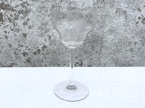 Glas med optiske striber og roseslibning
Hvidvin
*70kr