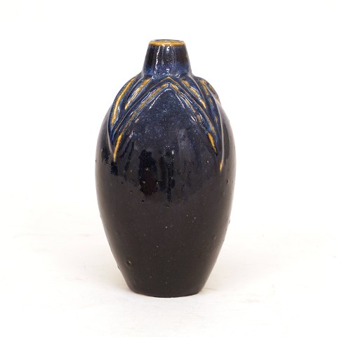 An Axel Salto for Royal Copenhagen stoneware vase. 
#21456. H: 16cm