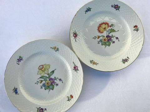 Bing & Grondahl
Saxon flower
dinner Plate
# 25
* 150kr