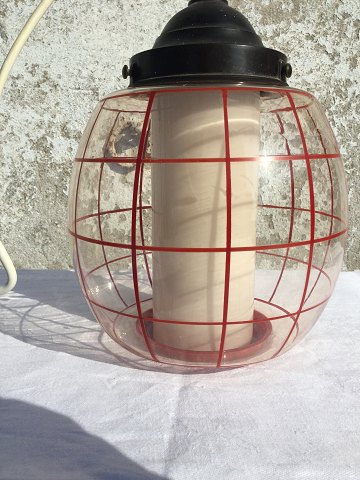 Glaslampe mit roten Streifen
*650DKK