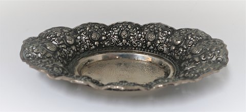 Ovale Silberschale (800) aus Siam / Thailand. Länge 20 cm. Breite 13 cm