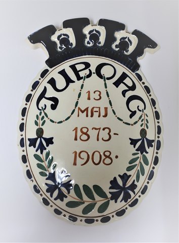 Aluminia. Tuborg platte 1908. Højde 24 cm.