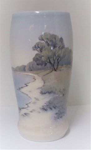 Bing & Grøndahl. Vase. Model 8374-95. Højde 28 cm. (1 sortering)