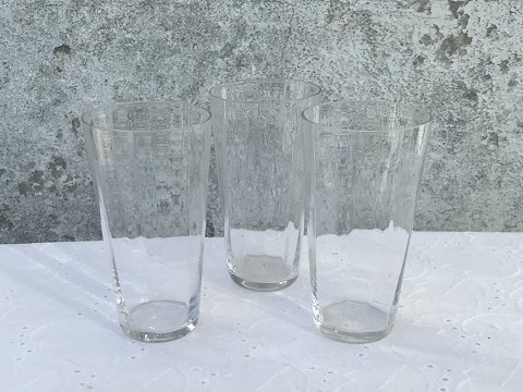 Optisch gestreiftes Wasserglas
* 75 DKK