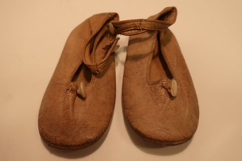 Schuhe für die Kindern
Alte aus Leder gemacht