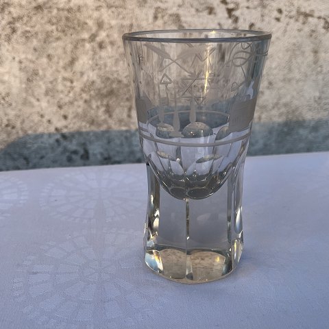 Freimaurerglas
Logenglas mit geschärften Motiven
* 475 DKK