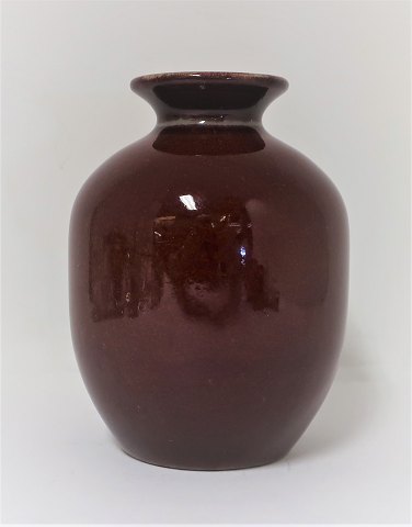 Bing & Grøndahl. Lille vase. Højde 12,5 cm. No 158 - 142