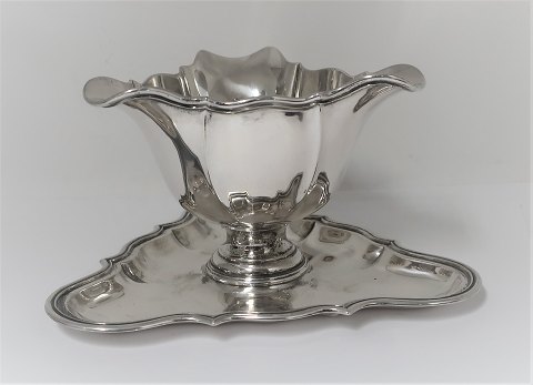 Silberne Saucenschale (830). Höhe 10cm. Produziert 1930.