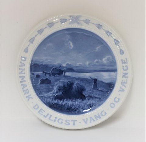 Bing & Grondahl. Poet plate. Denmark most beautiful Vang and Vänge. Diameter 21 
cm. (1 quality)