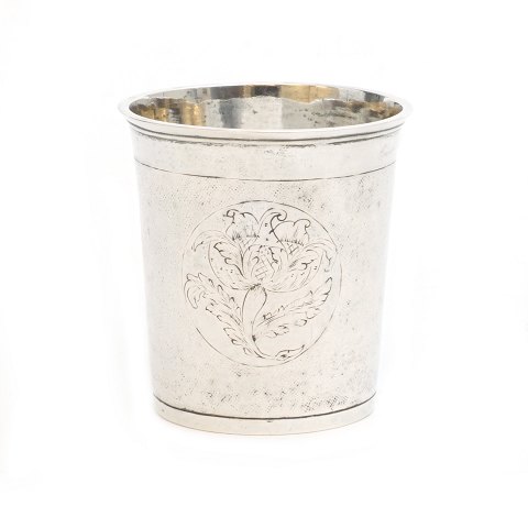 Danish silver cup by Povl Hansen, Kolding, 
1742-64. Dated 1761. H: 9,1cm. W: 136gr