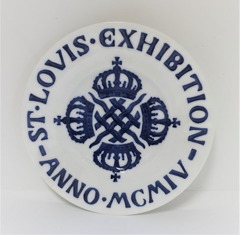 Royal Copenhagen. Memorial Plate # 47. Exhibition in St. Louis. Diameter 18 cm. 
Produced 1903. 1200 pieces have been produced.