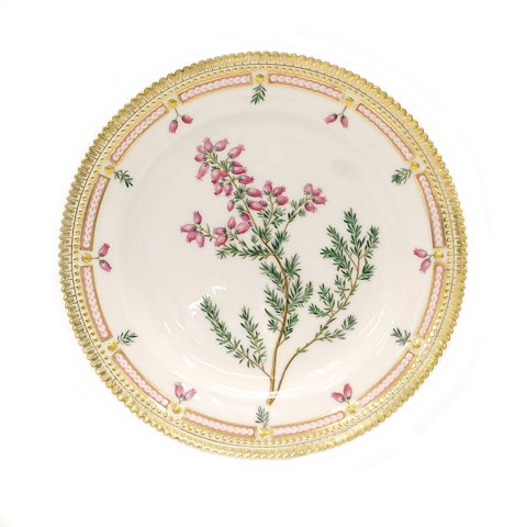 Early Royal Copenhagen Flora Danica porcelain 
plate. #3550. Royal Copenhagen 1870-90. D: 22,5cm