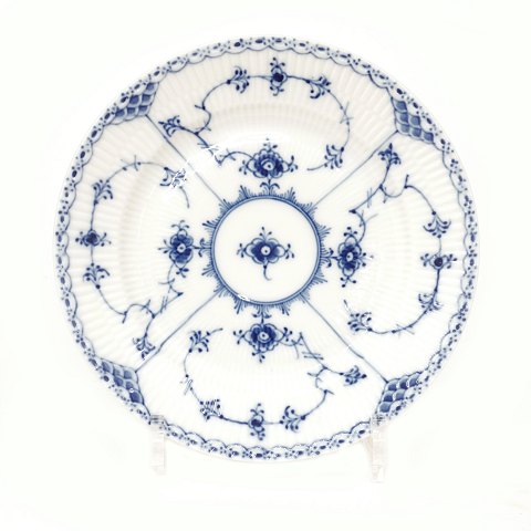 Royal Copenhagen blue fluted half lace plates. 
Nice 2nd quality. D: 19,5cm