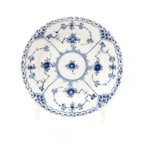 Royal Copenhagen blue fluted half lace plate #575. 
D: 16cm