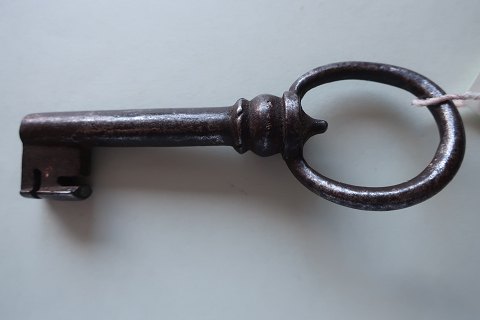 Für Sammler:
Ein alter Schüssel
Um 1750
L: um 11,5cm
In gutem Zustand