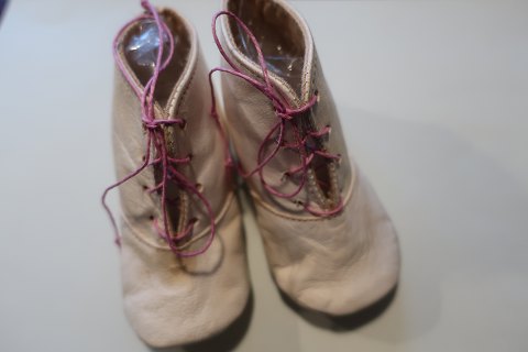 Schuhe für die Kindern
Alte aus Leder gemacht
Gutem Qualität
Zustand als nach Alters