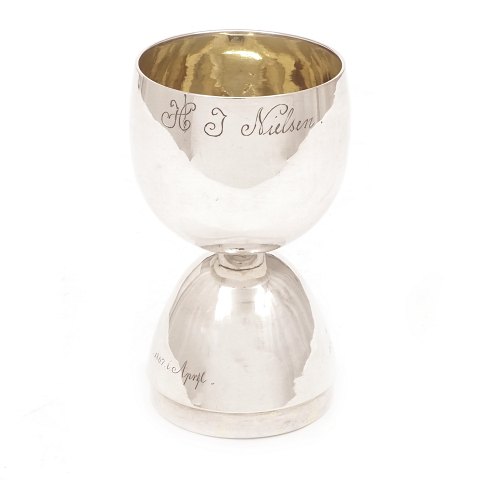 Empire silver cup by Peter Wesmann, Copenhagen, 
1807. H: 10,8cm. W: 132gr